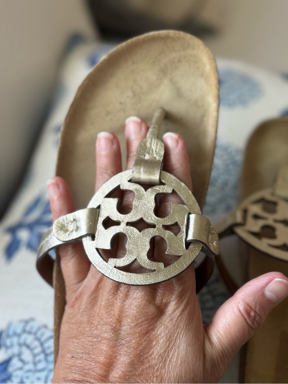 Tory Burch Gold Metallic Miller Logo Thong Sandals - Picture 2 of 5